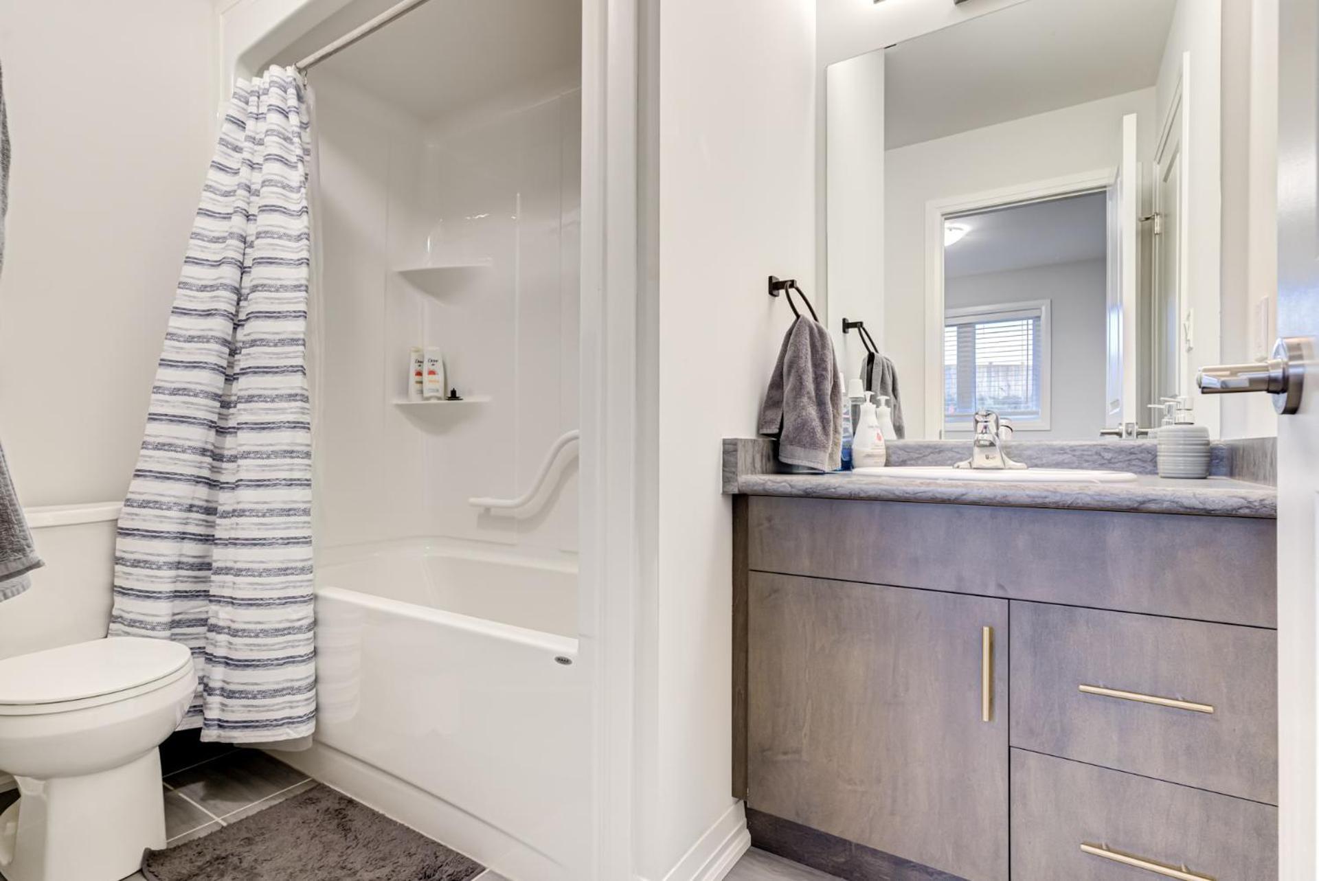 Luxury Living At The Falls - 4 Bed House ナイアガラ・フォールズ エクステリア 写真