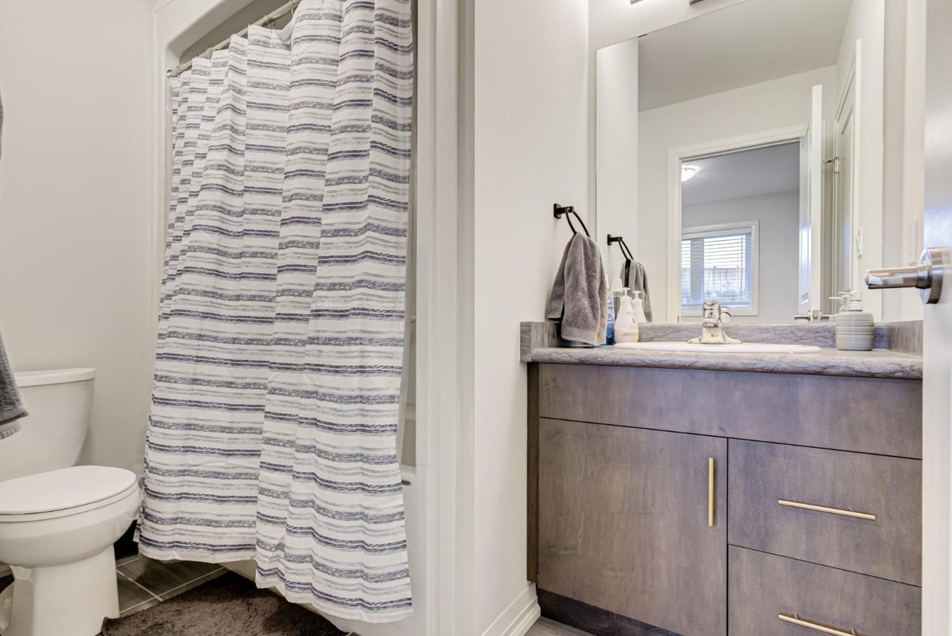 Luxury Living Niagara Falls - 4 Bed House ナイアガラ・フォールズ エクステリア 写真